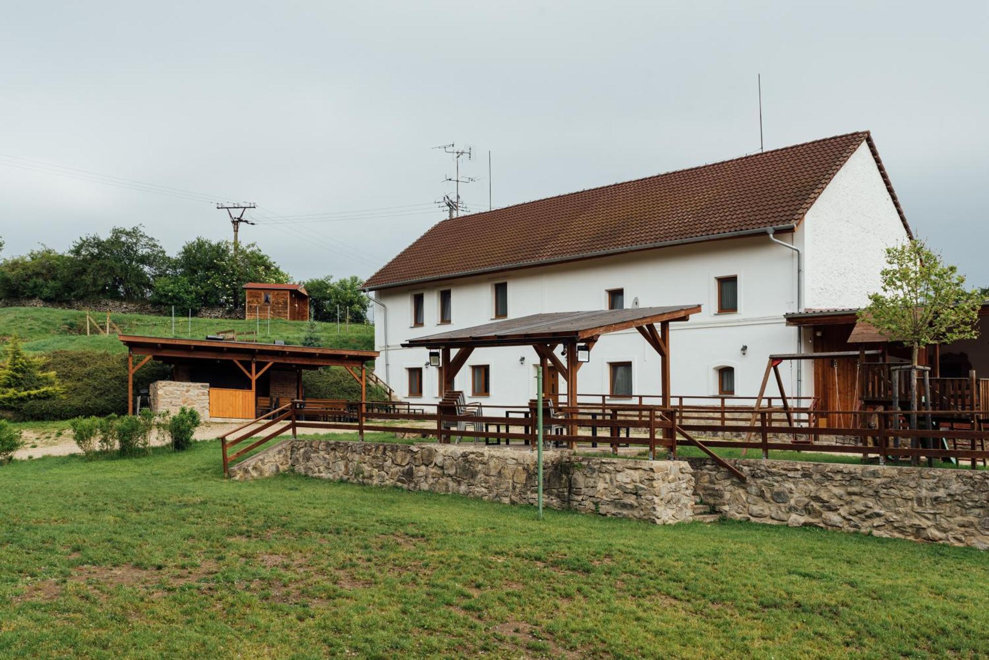 Rekreacni A Jezdecky Areal Equifarm Villa Jevišovice Buitenkant foto