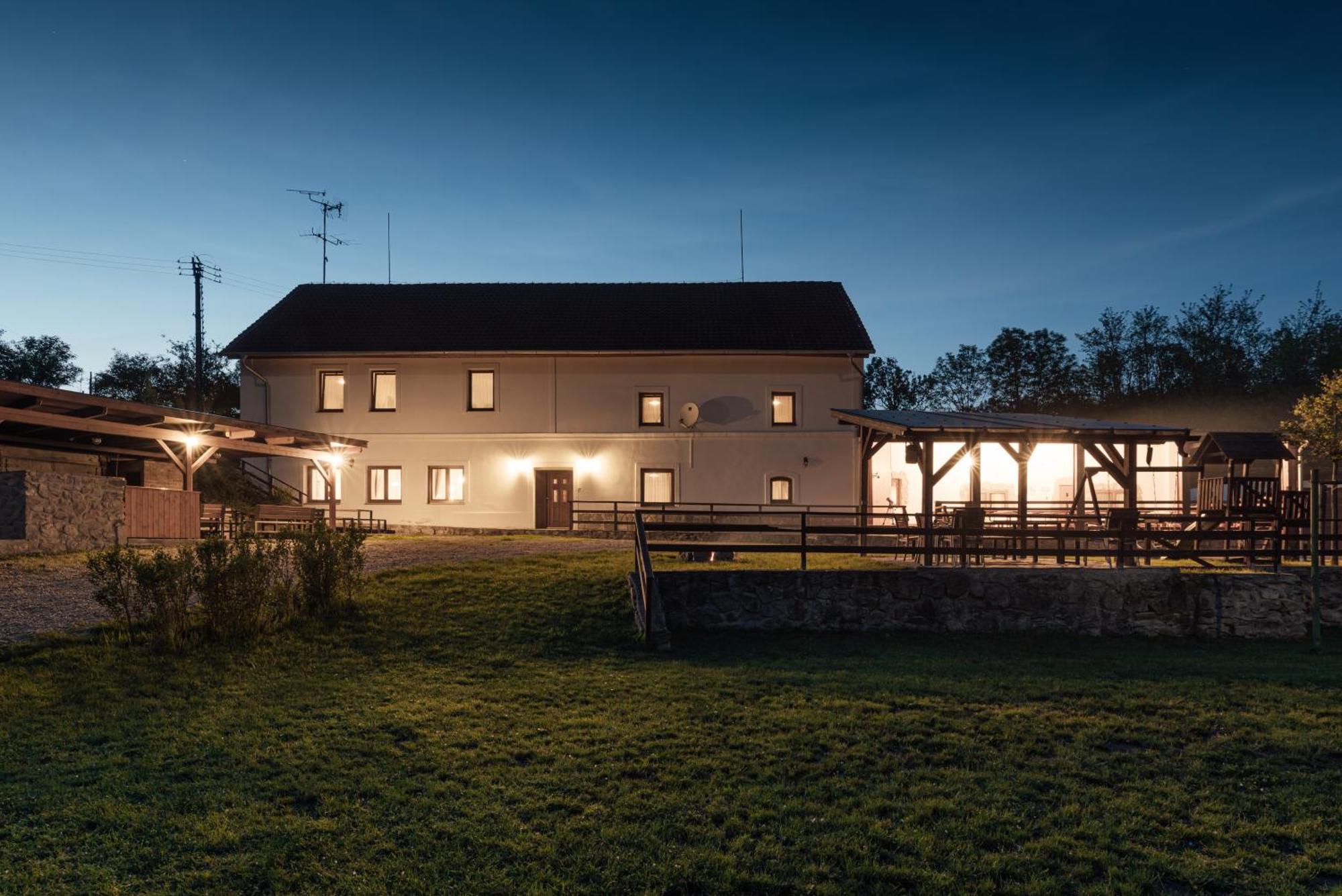 Rekreacni A Jezdecky Areal Equifarm Villa Jevišovice Buitenkant foto
